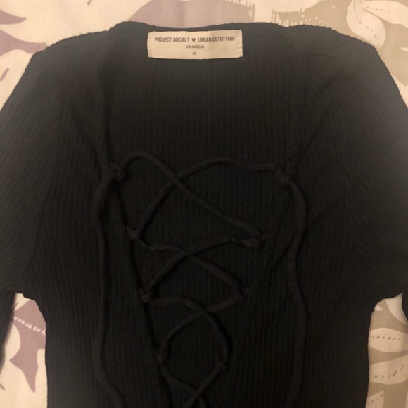 Black v-neck tied up front top - Picture 1 of 2